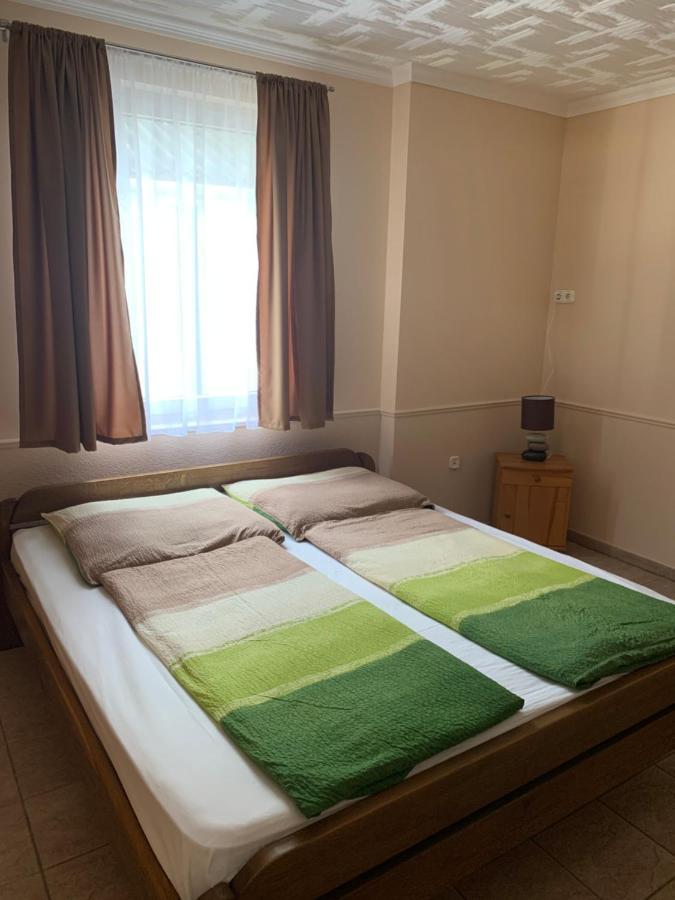 Fenyves Family Rooms And Bungalows Hajduszoboszlo Ngoại thất bức ảnh