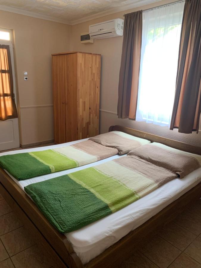 Fenyves Family Rooms And Bungalows Hajduszoboszlo Ngoại thất bức ảnh